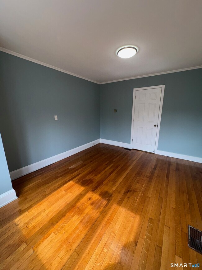 Building Photo - 1045 Cooke St