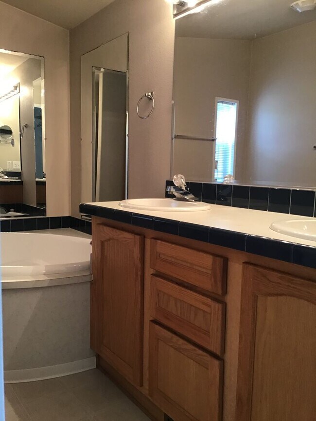 Building Photo - Available for Immediate Move-In!  3 Bed/2 Bath in Yelm!