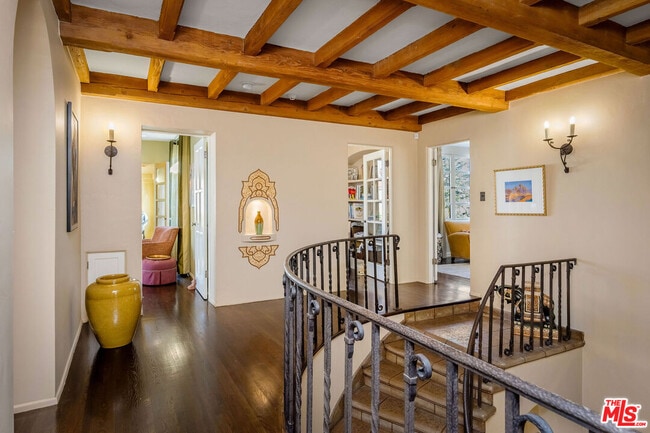 Building Photo - 500 N Las Palmas Ave