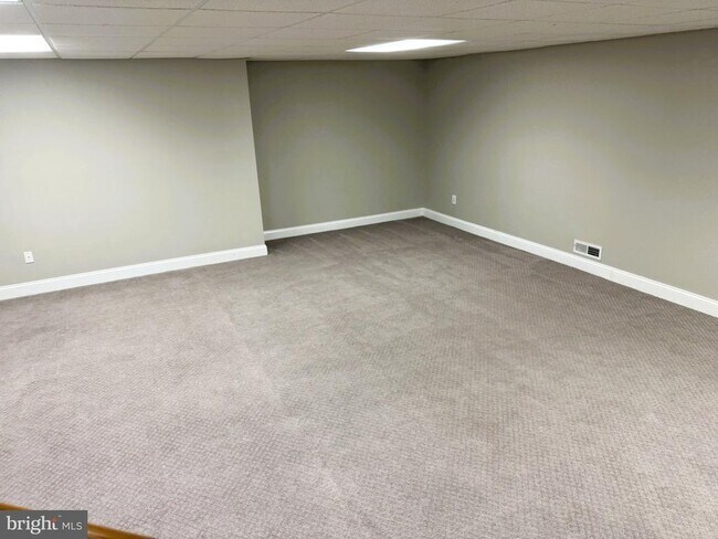 Building Photo - 82 Brecknock Ct