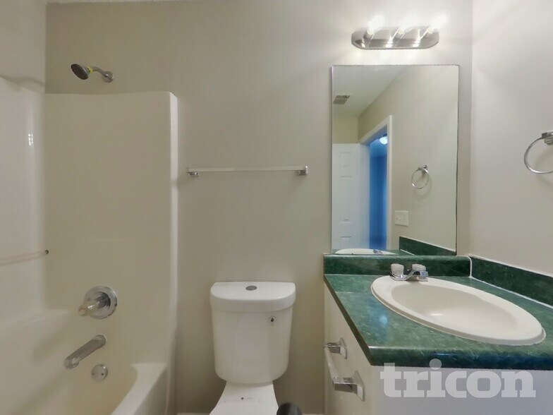 Building Photo - 5431 Sapphire Cir