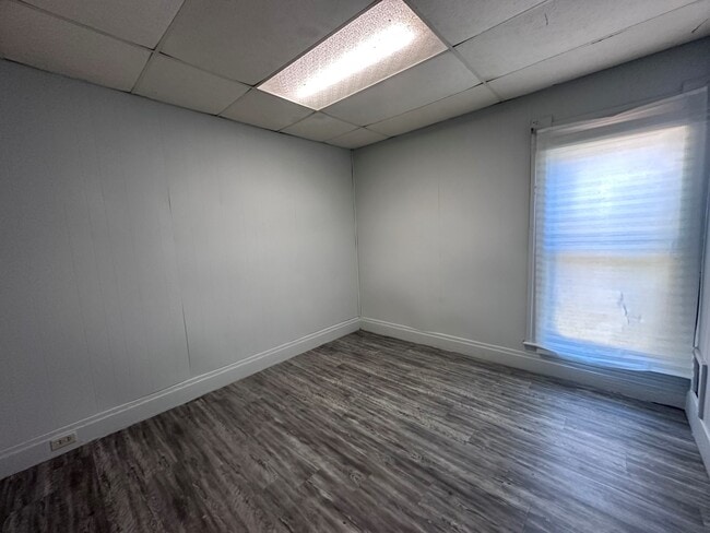 Building Photo - 610 Harmon-