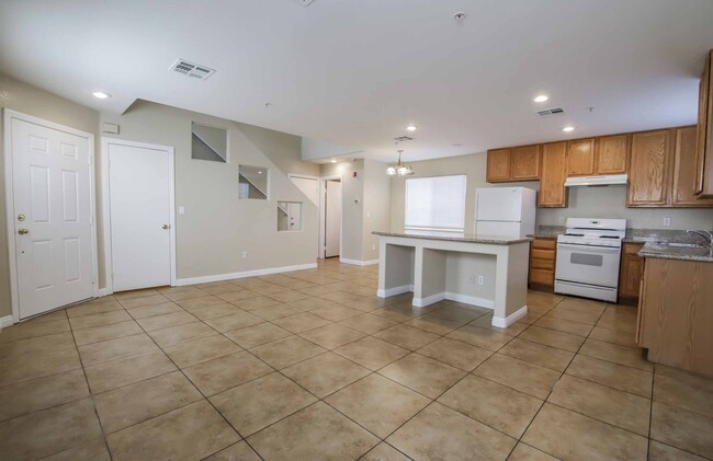 Building Photo - Charming 3 Bedroom patio home located in a...