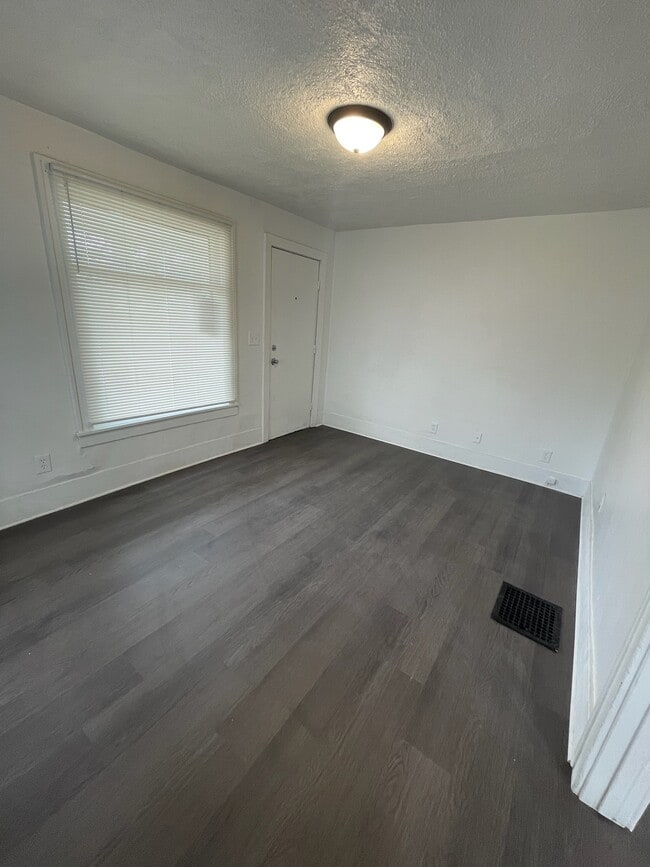 Building Photo - 116 S Hamilton St