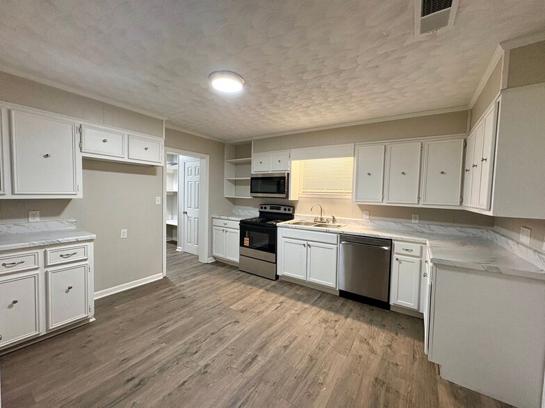 Building Photo - 5 3rd St