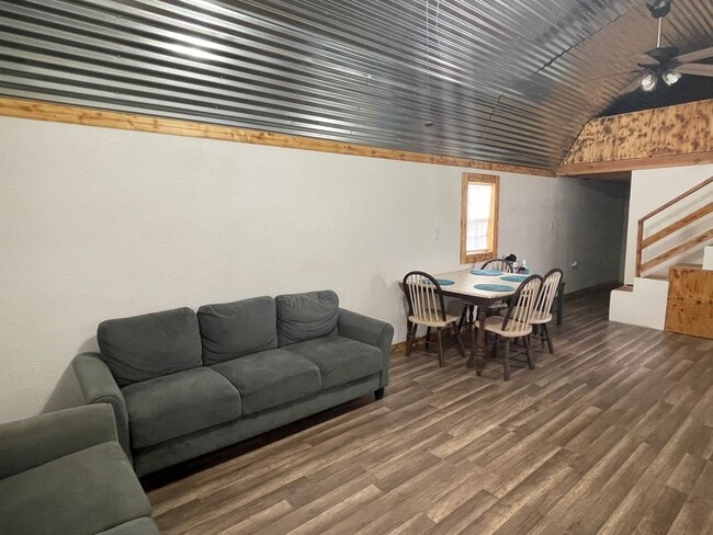 Building Photo - Cozy Fully Furnished 1-Bed 1-Bath Tiny Hom...