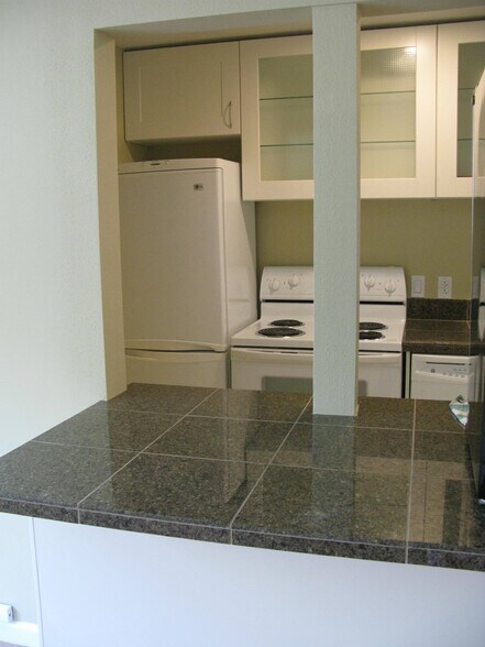 Building Photo - 2337 Minor Ave E