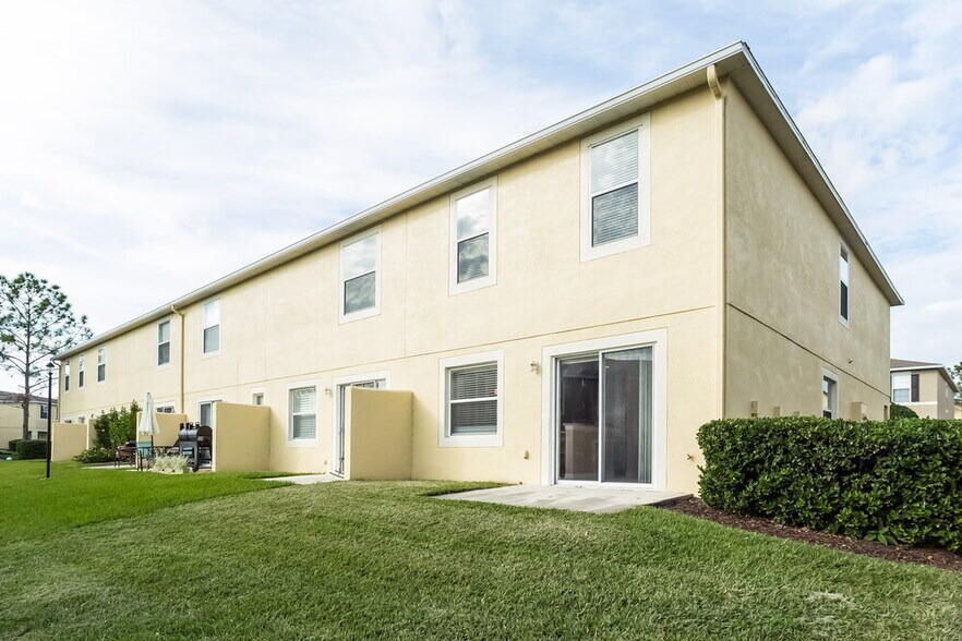 Building Photo - 12652 Somerset Oaks St