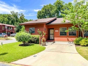 Building Photo - 3300 N Sugartree St