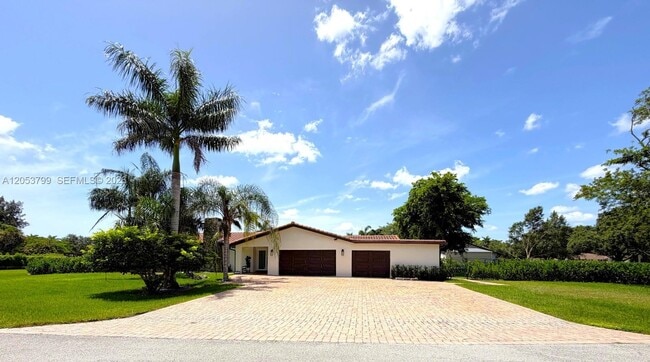 Building Photo - 10950 SW 40 Ct