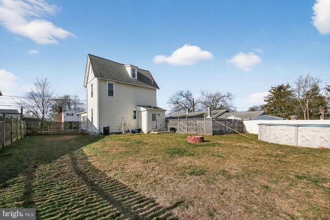 Building Photo - 810 Central Ave