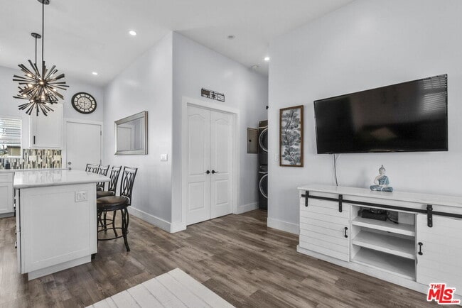 Building Photo - 126 Driftwood St