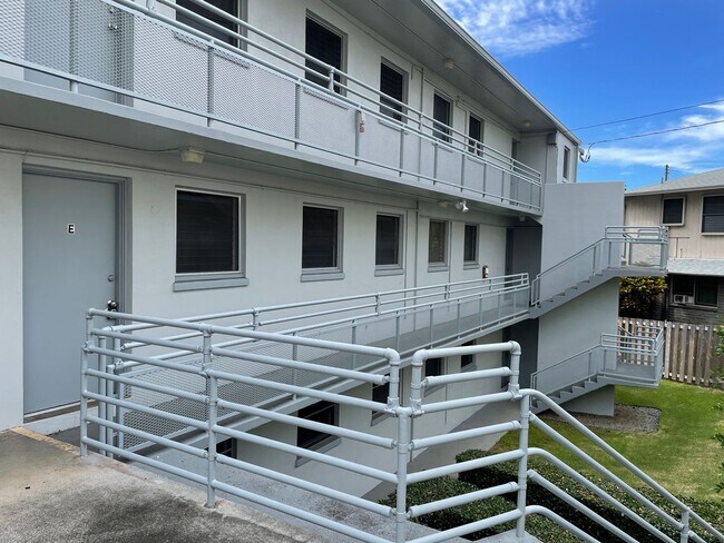Building Photo - Makiki - Thurston Ave - 1 Bdrm/1 Bath - $1...