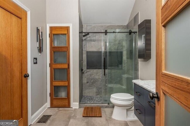 Building Photo - 168 Garland Ave