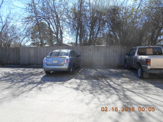 Building Photo - Nice Four plex unit upstairs in Irving.