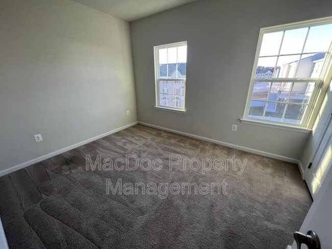 Building Photo - 505 Rolling Valley Dr