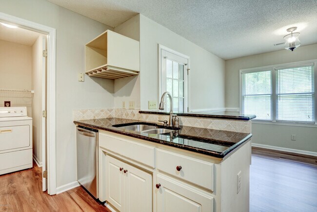 Building Photo - 203 Wagon Wheel Way
