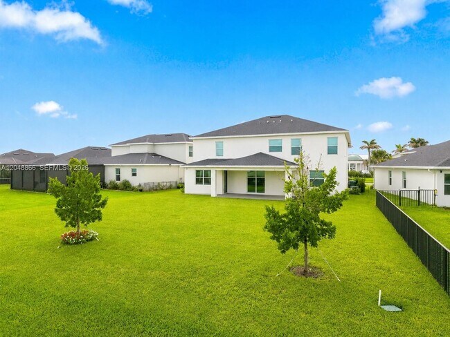 Building Photo - 12303 SW Roma Cir