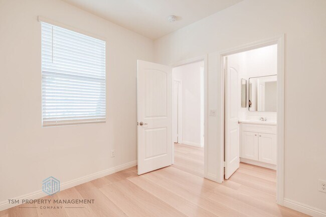 Building Photo - Beautifully Upgraded 2019-Built 4 Beds 3.5 Baths 2109 Sqft Home in Eastvale!