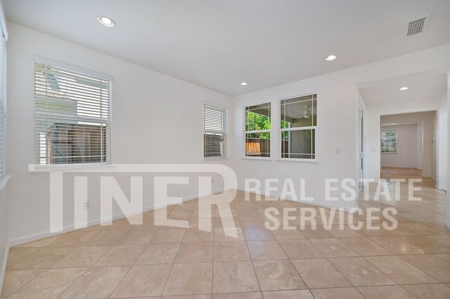 Building Photo - 2469 Kinsella Way