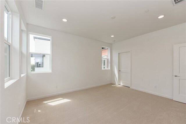 Building Photo - 115 Allusion