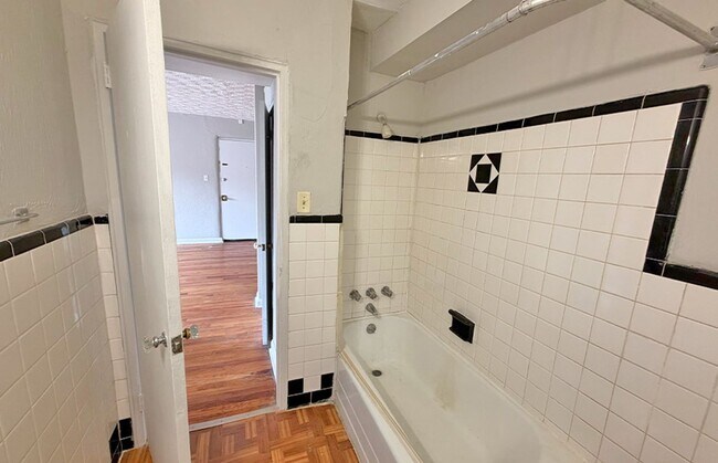 Building Photo - 596 Lowell Ave