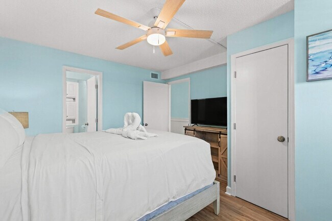 Building Photo - 8743 Thomas Dr