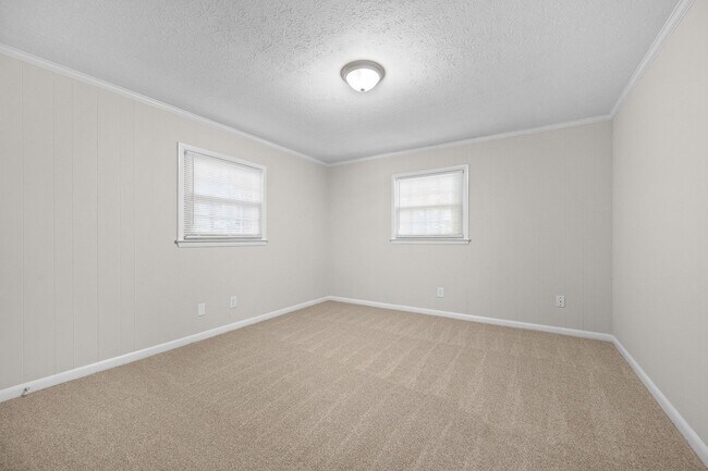 Building Photo - 1018 Moseley Dr