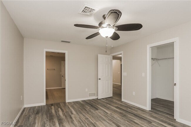 Building Photo - 1054 Mohegan Rd