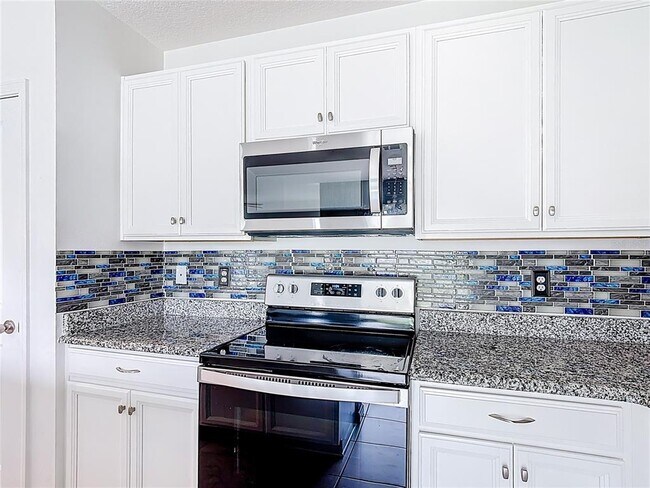 Building Photo - 450 Taft Dr