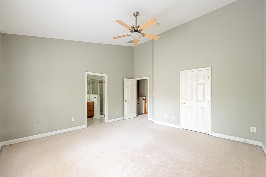 Building Photo - 43148 Katama Sq