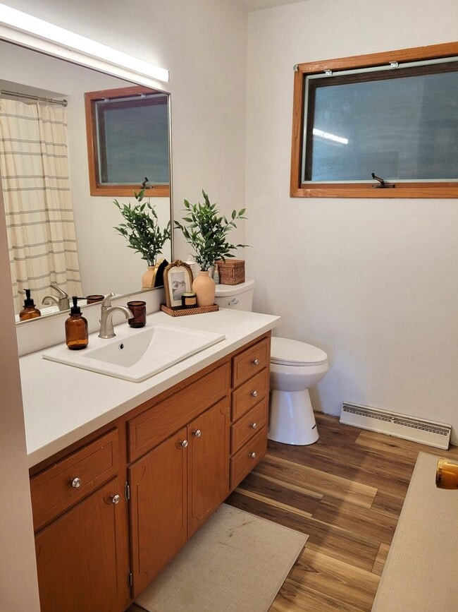 Building Photo - 3 Bedroom Unit