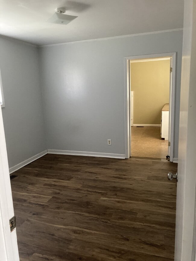 Building Photo - 3-bedroom, 2-bathroom home is located on a dead-end street, offering privacy while still being co...