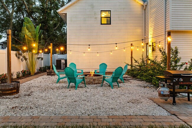 Building Photo - 12833 Poinsettia Ave