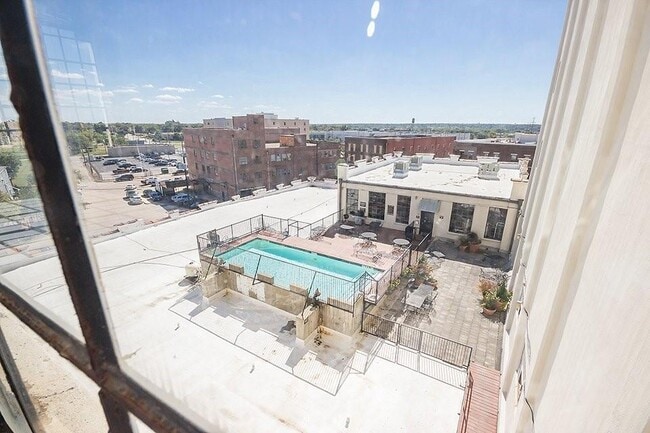 Building Photo - 2400 S Ervay St