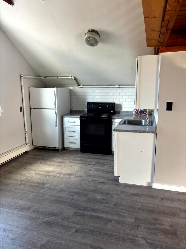 Building Photo - 2733 Dartmouth College Hwy