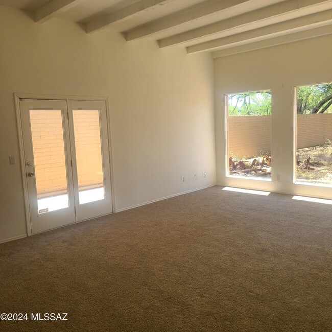 Building Photo - 4962 E South Regency Cir