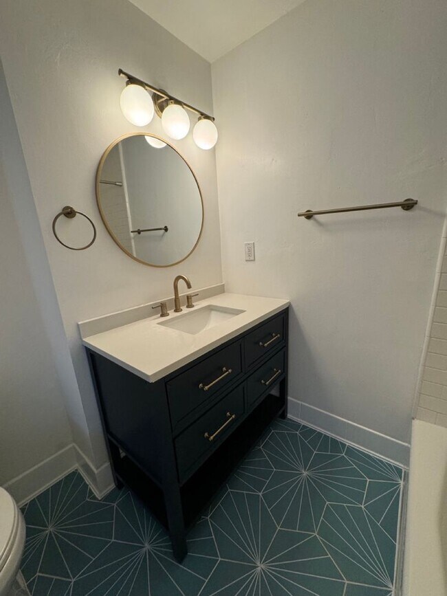 Building Photo - Amazing 4 Bedroom 2 Bath Condo in the heart of North Park!