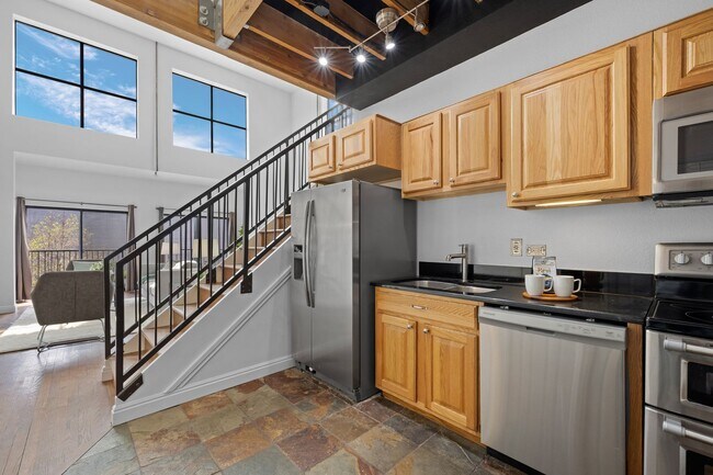 Building Photo - Top Level Condo in the Fire Clay Lofts in ...