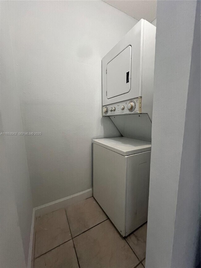 Building Photo - 4660 NW 79th Ave