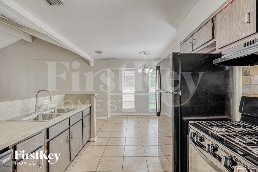 Building Photo - 6610 Rowell Ct