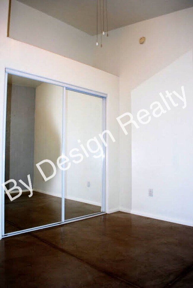 Building Photo - Mountain Ave 3 Bed 2 Bath Home - Contemporary Block Construction