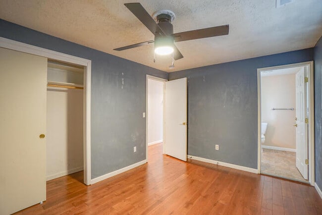 Building Photo - THREE BEDROOM HOUSE IN VANCOUVER