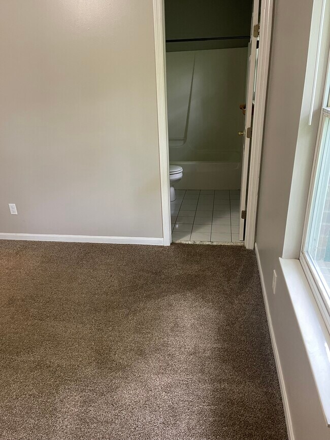 Building Photo - 6320 E Miami River Rd