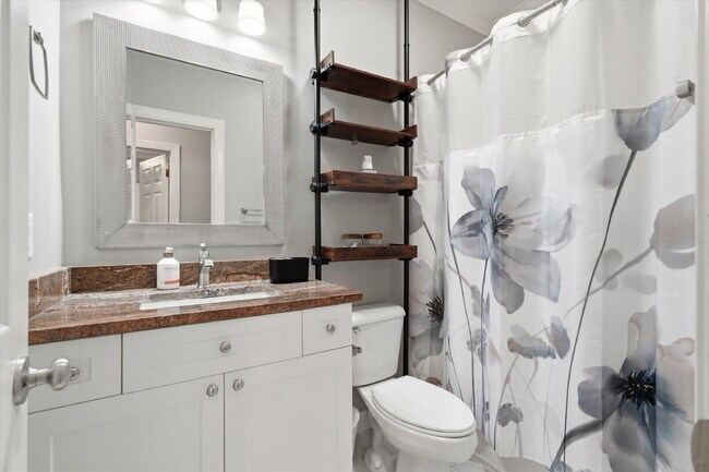 Building Photo - "Charming Fully Furnished 2-Bed Condo with & Granite Countertops in Charleston – 1320 Sq Ft of Co...