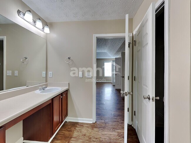 Building Photo - 70 Maxton Ave