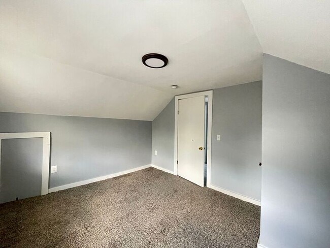Building Photo - 9 Patten Ct