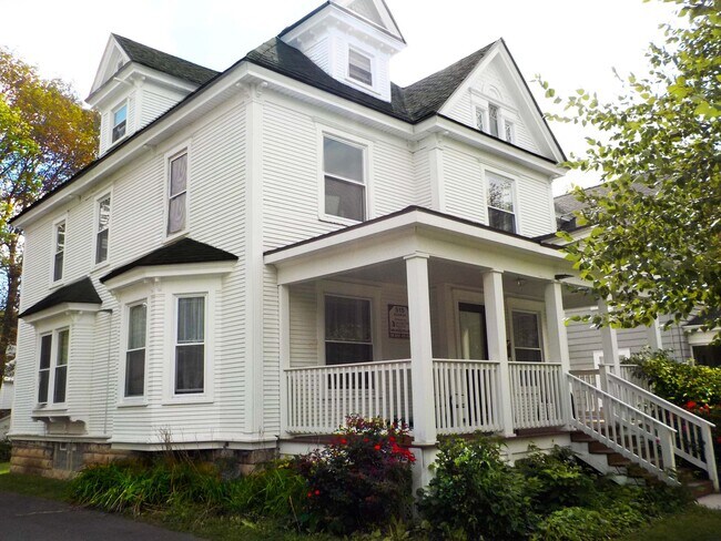 Building Photo - 515 Allen St