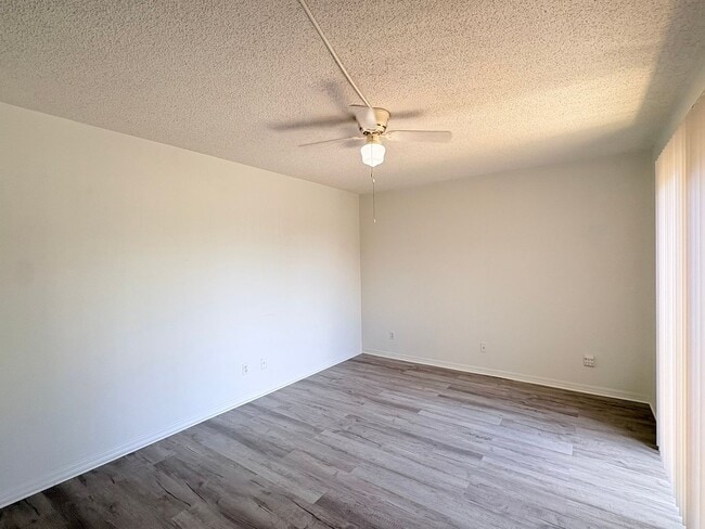 Building Photo - 5584 Malt Dr