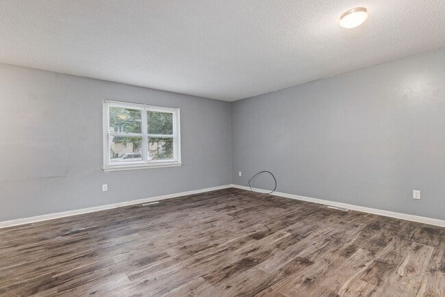 Building Photo - Spacious Belton Duplex with Full Basement—Great Location!